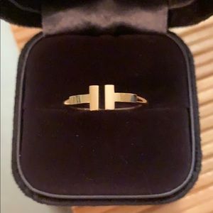 💯% Auth Tiffany “T” ring 18kt yg